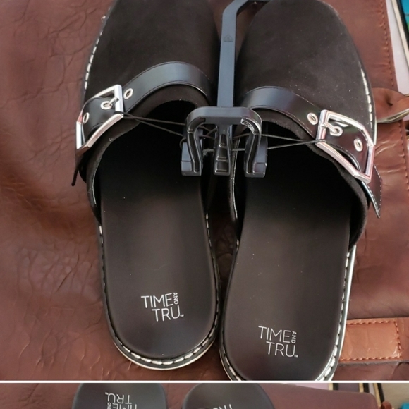 9 Time&Tru Black/White Suade with Silver Buckle Sandals New - Picture 2 of 3
